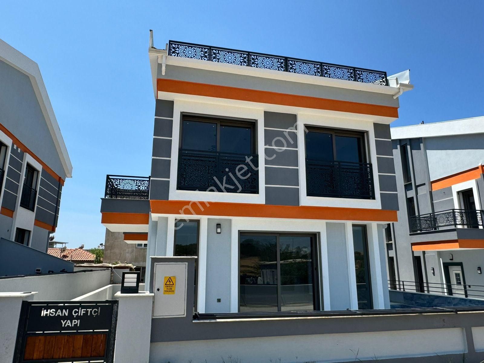 Didim Hisar Satılık Villa İsa Mahallesi’nde Havuzlu 4 + 1 Villa