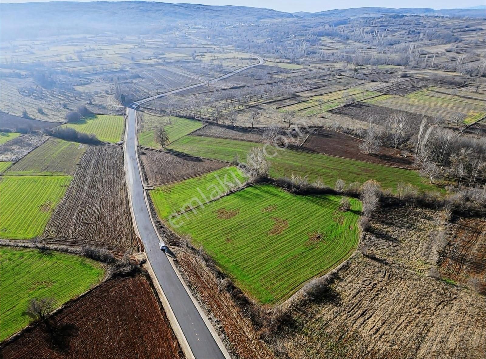 Bilecik Merkez Karaağaç Köyü Satılık Tarla Egemenbozkurt'tanbilecik Merkezdeasfalt Cephe6.179 M2fırsat Arsa