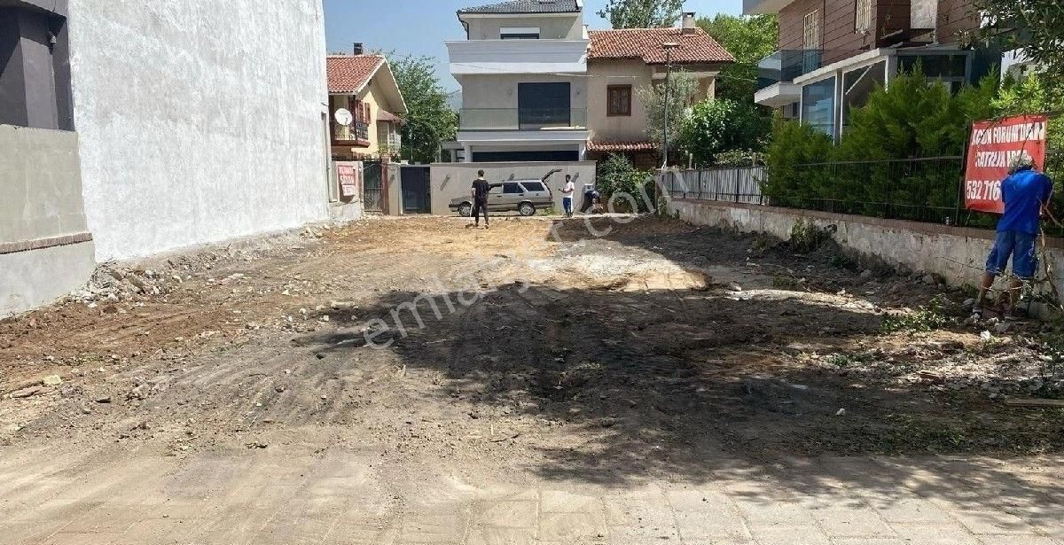 Bornova Kazımdirik Satılık Konut İmarlı KÜN EMLAKDAN form vilların içerisinde 2 cepheli 270 m2 arsa