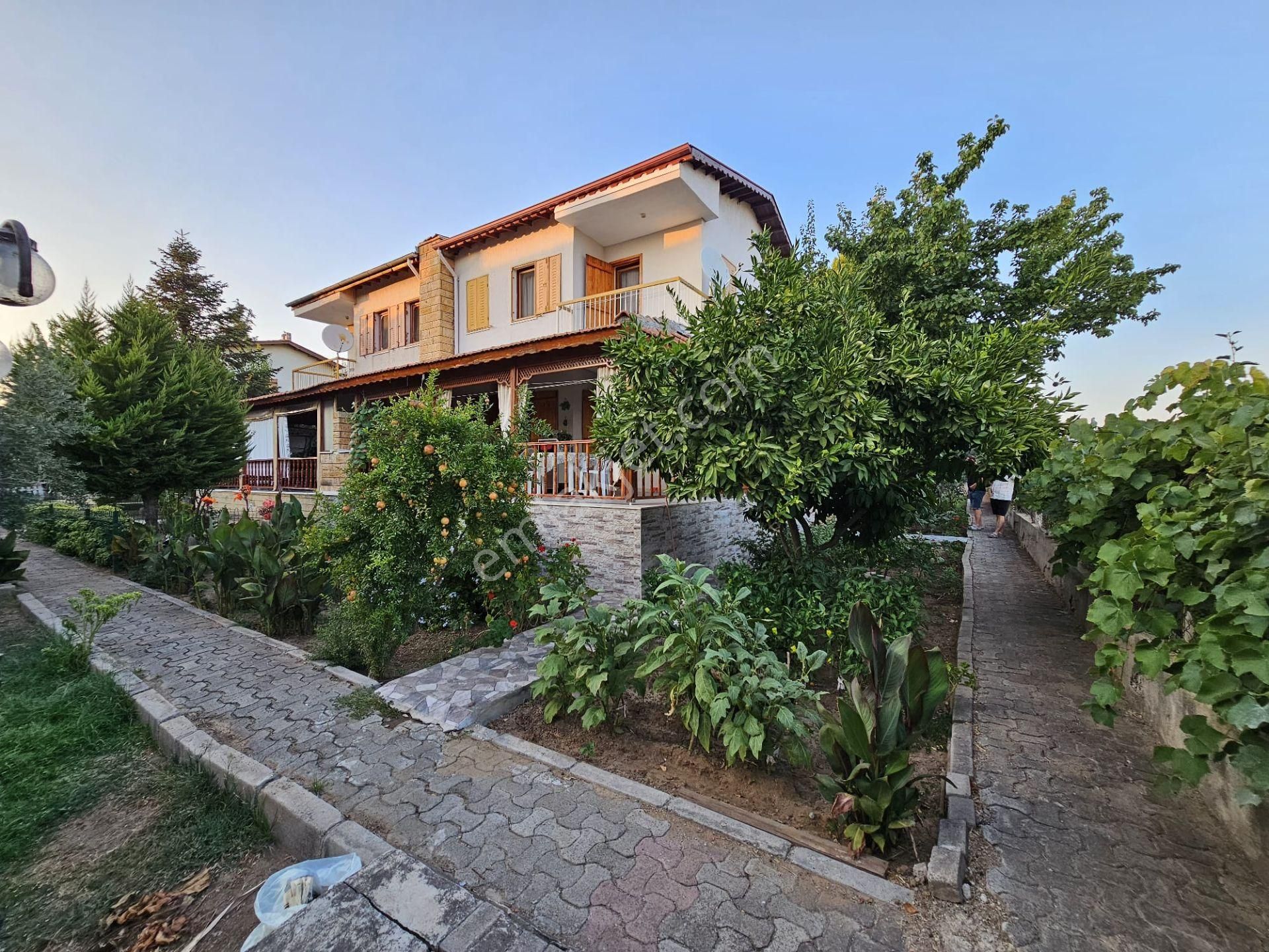 Dikili Salihler Satılık Villa İzmir Dikili Salihleraltı Denize Yakın Satılık 3+1 Köşe Villa