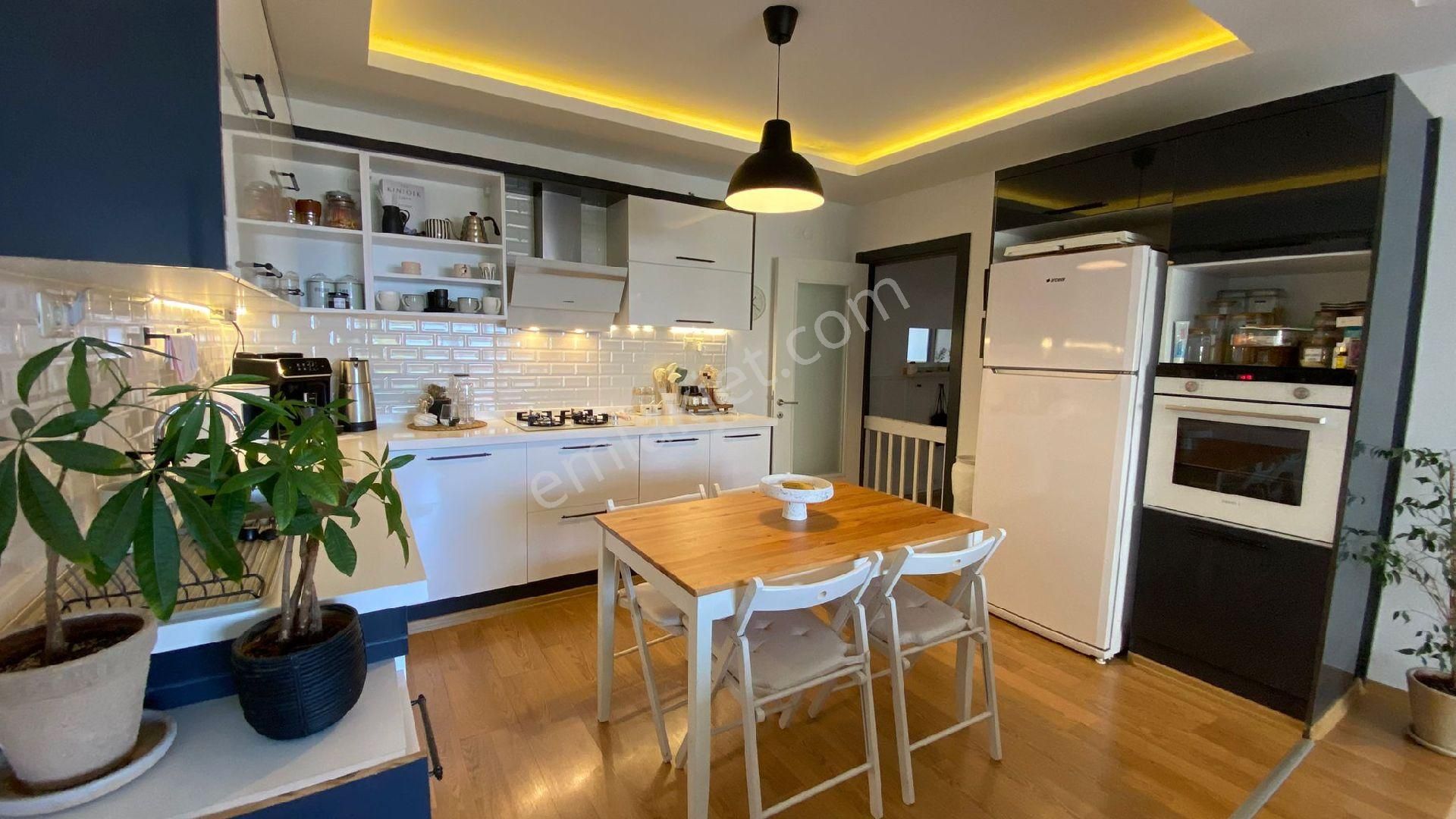 Kuşadası'nda Deniz Manzaralı 2+1 110m² Arakat Dogazgazlı Daire - Görsel 21