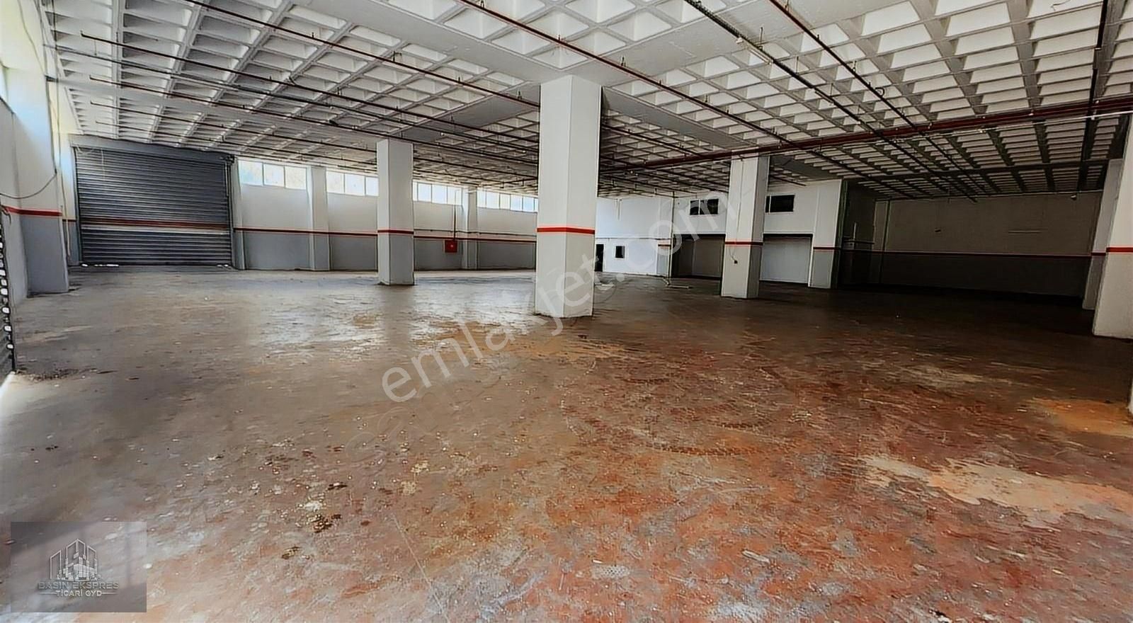 Esenyurt Selahaddin Eyyubi Kiralık Fabrika Sulyapıdan 2000 M2 Düz Giriş Depolamaya Imalata Uygun İş Yeri