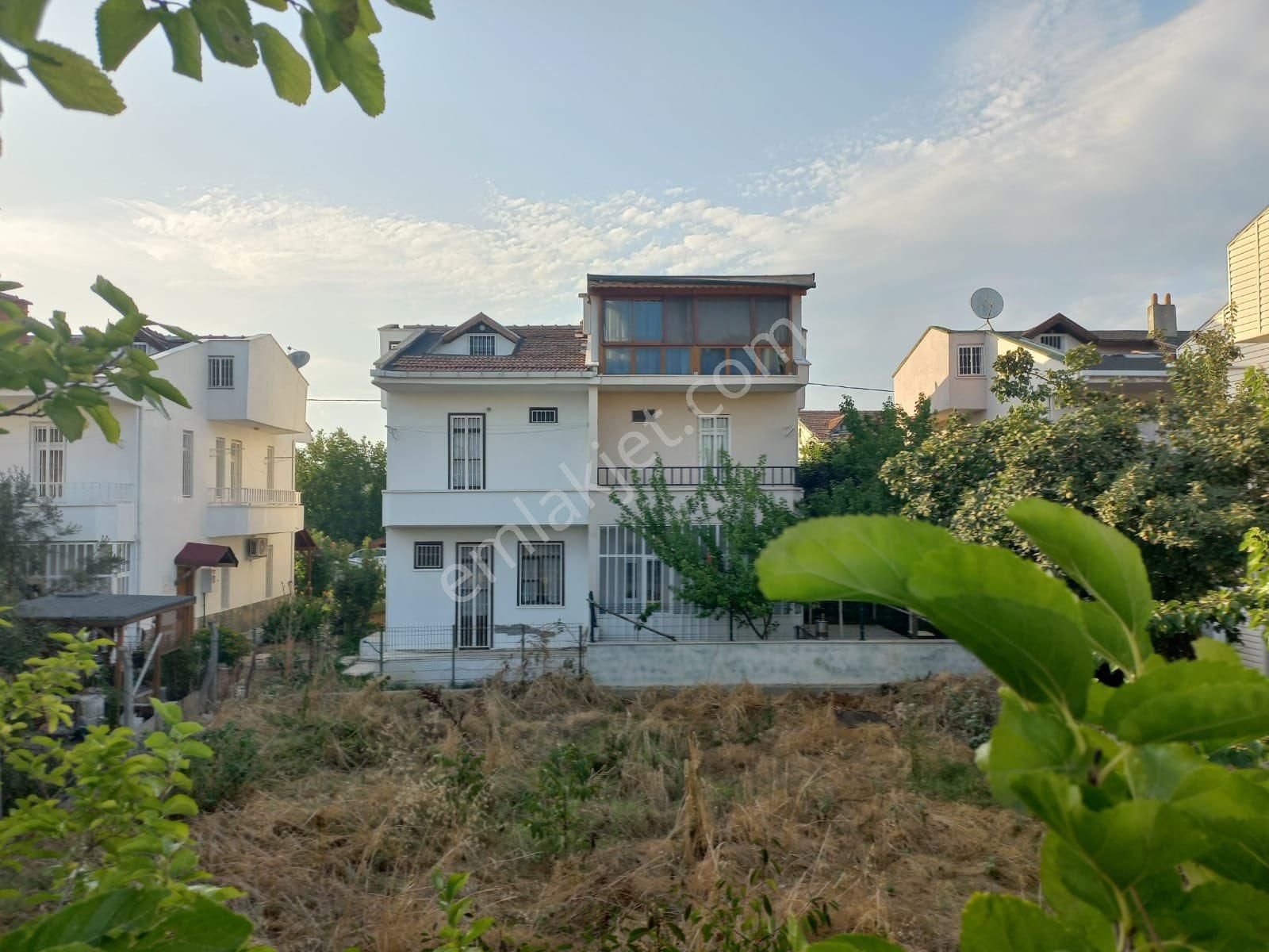 Silivri Gümüşyaka Satılık Villa İmarlı YILMAZ EMLAKTAN YOLA YAKIN 290 m ARSA