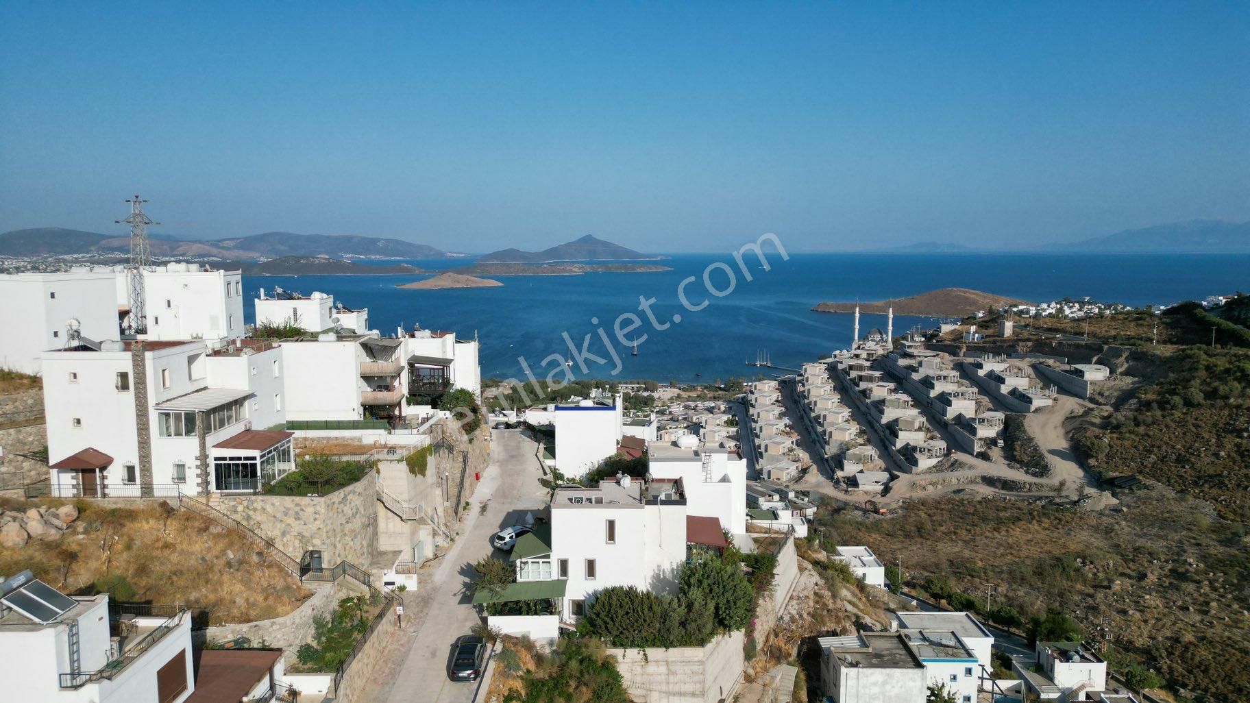 Bodrum Yahşi Satılık Villa Özel Plaj ve Şezlong Kullanımlı Site İçerisinde Deniz Manzaralı Müstakil Dubleks Villa