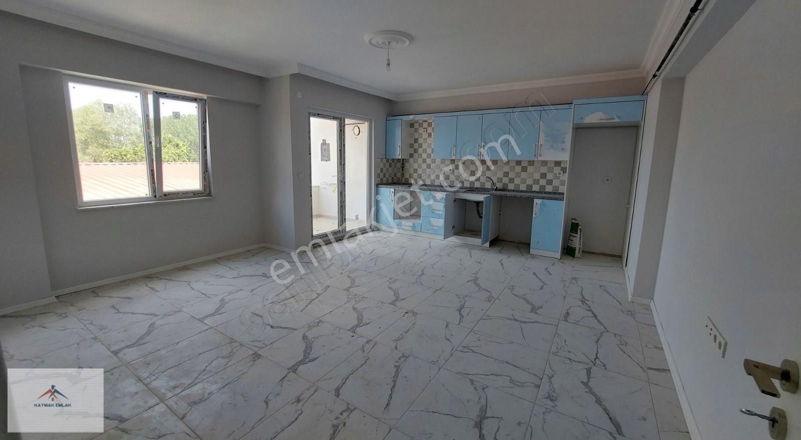 Akyazı Fatih Kiralık Daire 2+0 Salon Mutfak Bir 2 Yatak Odası Memura Kiralık Daire