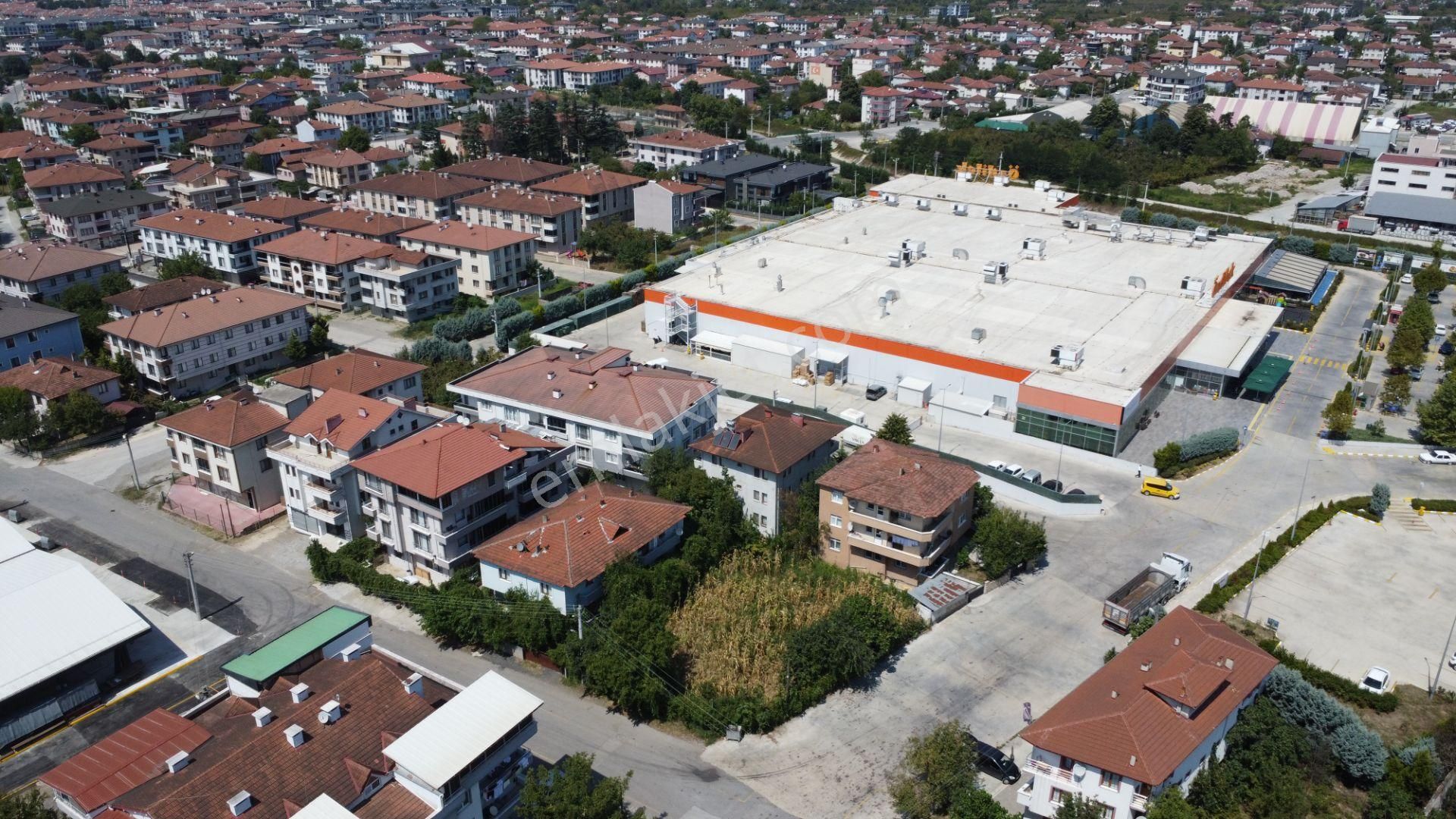 Düzce Merkez Hamidiye Satılık Konut+Ticaret Alanı Hamidiye Mh. Özdilek Avm Yanında 546 M2 Köşe Parsel Satılık Arsa