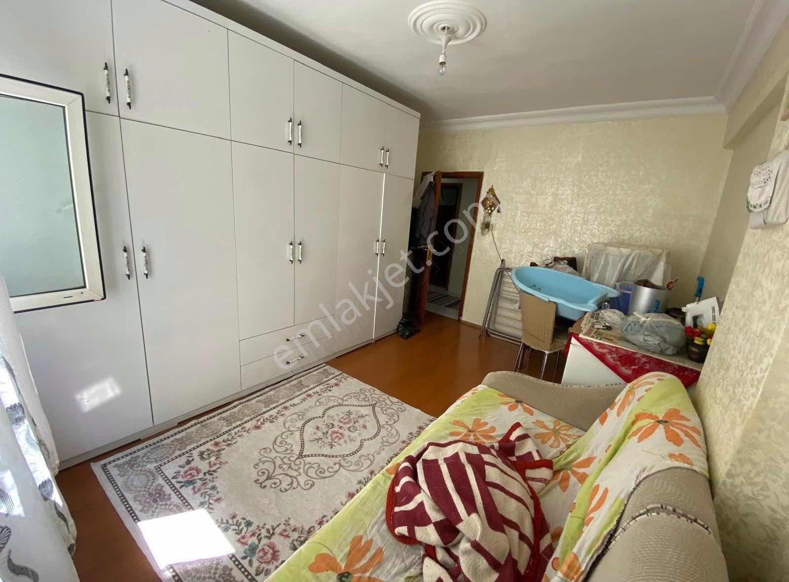 Küçükçekmece Halkalı Merkez Satılık Daire Halkalı Abay sitesi 3 +1kat 2 Satilik daire