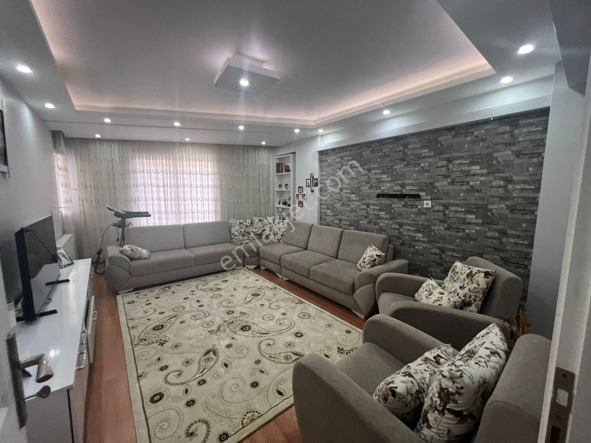 Buca Çamlıkule Satılık Daire  ACİL BUCA ÇAMLIKULE 3+1 110M2 D.GAZLI ARAKAT AYRI MUTFAK GENÇ DAİRE