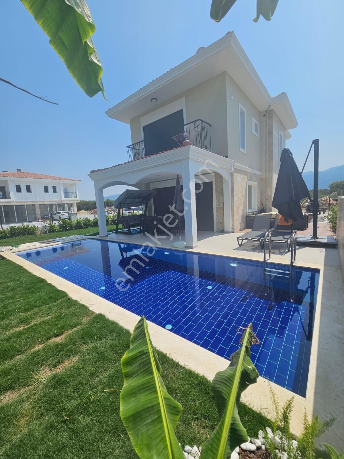 Kuşadası Davutlar Satılık Villa Butik Site İçinde Müstakil Özel Havuzlu Plaja 800 Mt 3+1 Villa