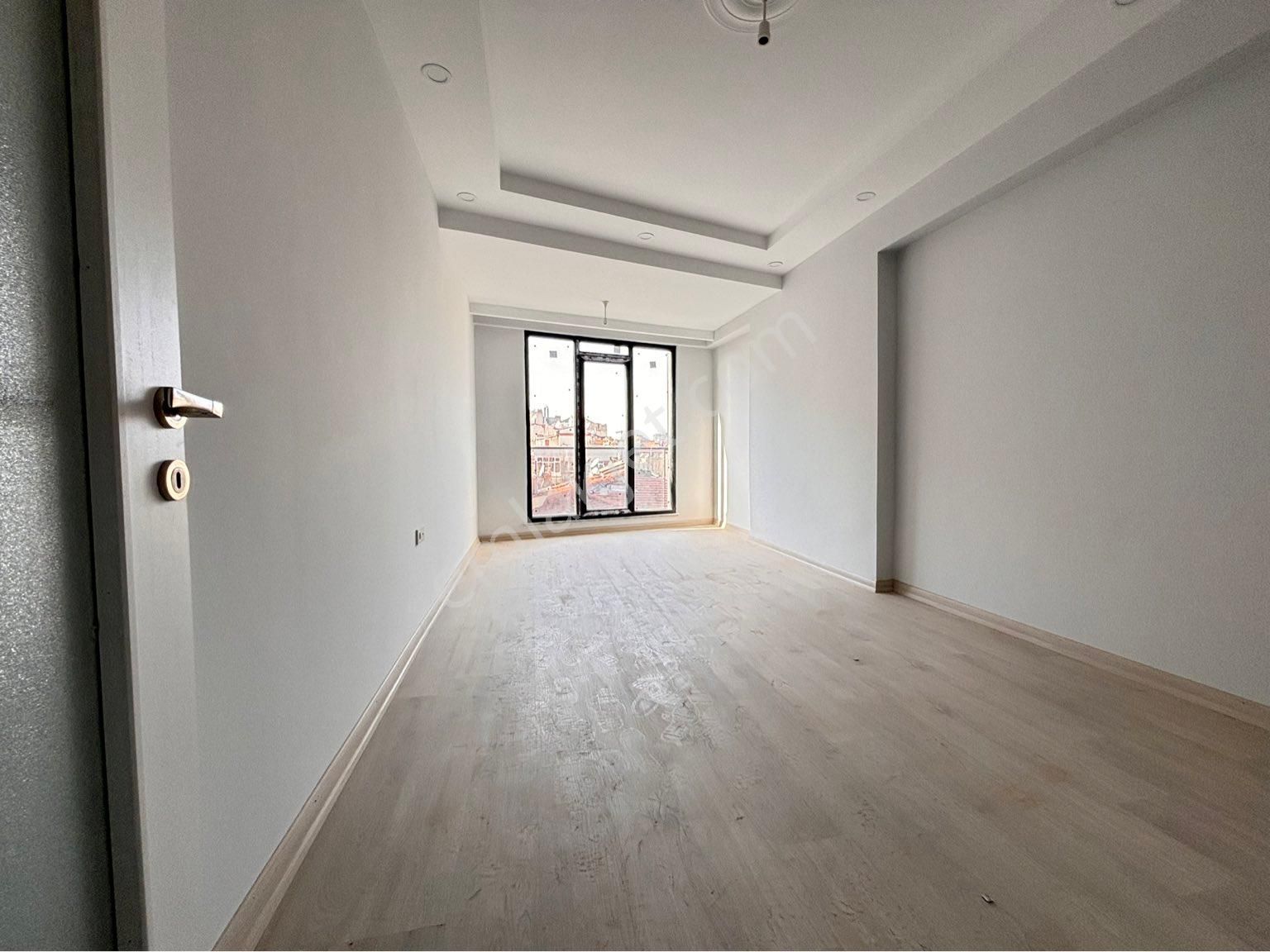 Zeytinburnu Gökalp Satılık Daire  GÖKALP GAYRİMENKULDEN 3+1 115 m2 SIFIR BİNADA CADDE ÜZERİ SATILIK DAİRE