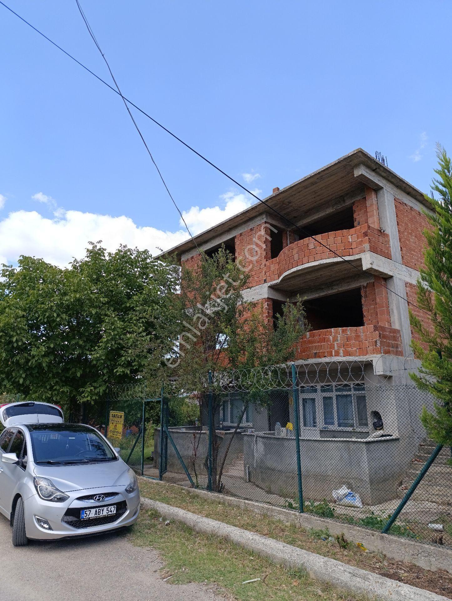 Saraydüzü Merkez Satılık Daire ŞEHİTOĞLU EMLAK'TAN ÜÇ KATLI Toplam 730 m² BAHÇELİ EV 