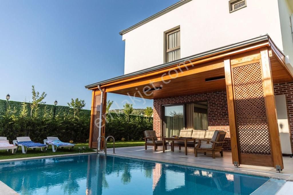 Kuşadası Yaylaköy Satılık Villa Yaylaköy’de özel havuzlu 3+1 satılık villa