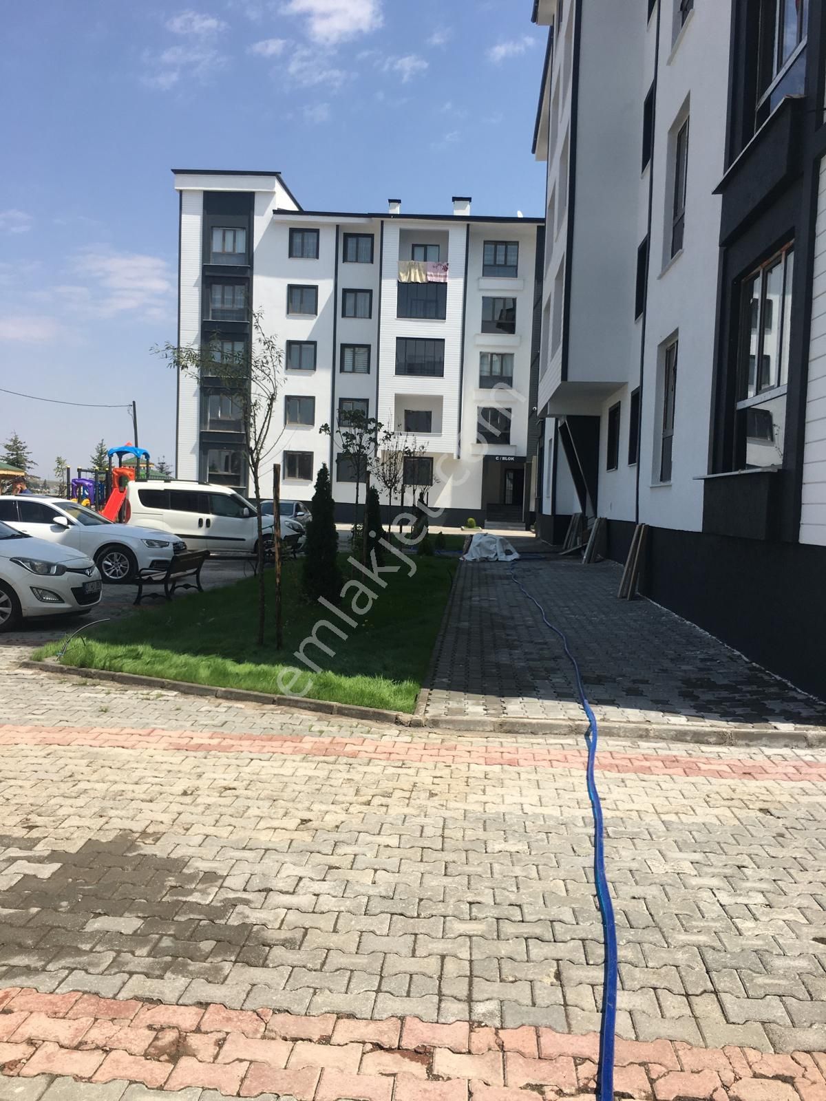 Kars Merkez Yenişehir Satılık Daire  yenişehirde bahçeşehir koleji yakınında 145 m²2+1 lüx dairemiz satılıktır