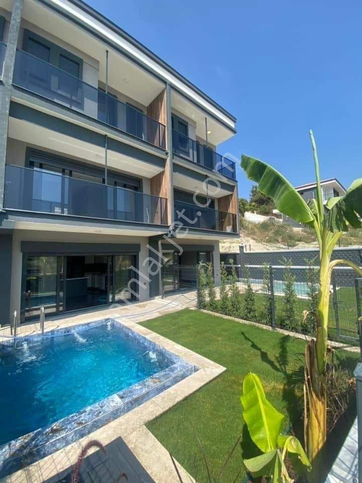 Kuşadası Karaova Satılık Villa Kuşadası Soğucak Mevki Manzaralı Özel Havuzlu İkiz Villa