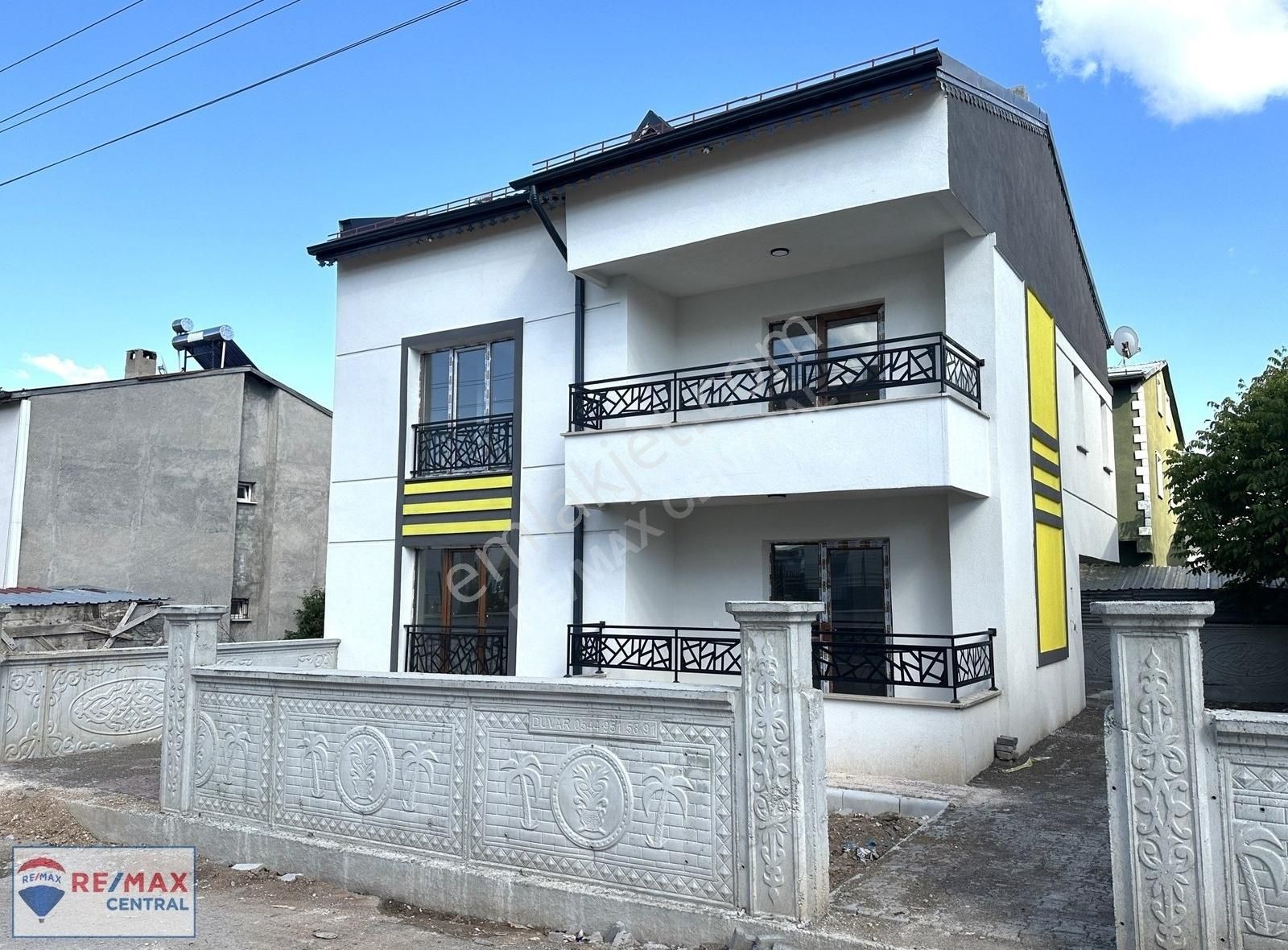 Sivas Merkez Alibaba Satılık Villa ALİBABA MAH.'DE 4+1 SIFIR LÜX YAPILI SATILIK VİLLA