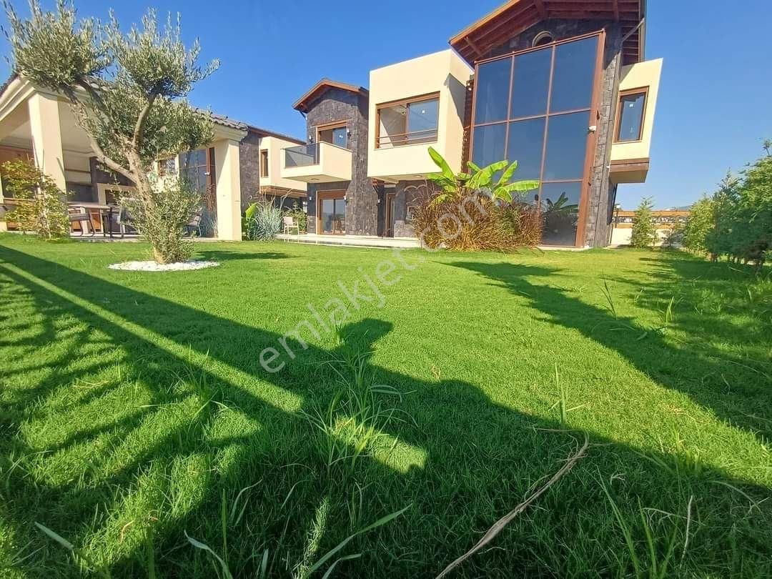 Kuşadası Soğucak Satılık Villa DAVUTLARDA TEK MÜSTAKİL LOFT TAVANLI AKILLI VİLLA