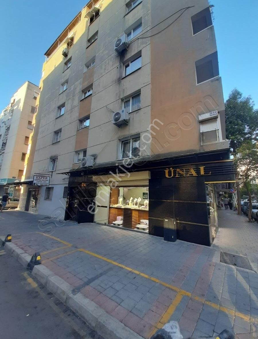 Konak Alsancak Satılık Daire İzmir Alsancak çok güzel mevki acil satılık daire