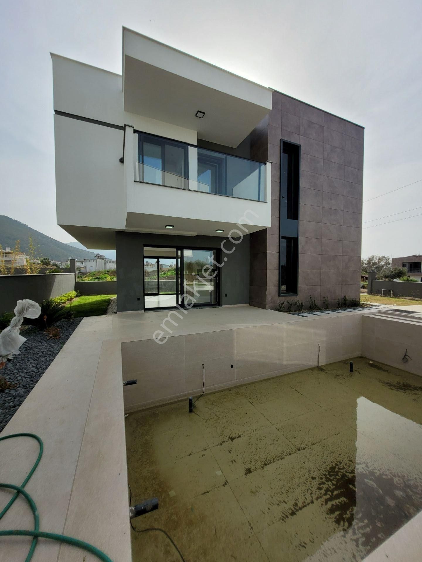 Kuşadası Güzelçamlı'da Özel Havuzlu Yeni Akıllı Villa