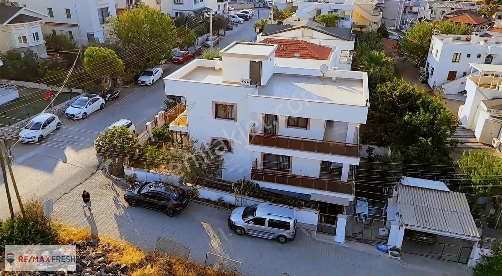 Karaburun İskele Satılık Villa Karaburun Bodrum Plajına 50mt Mesafede, Dubleks Daire