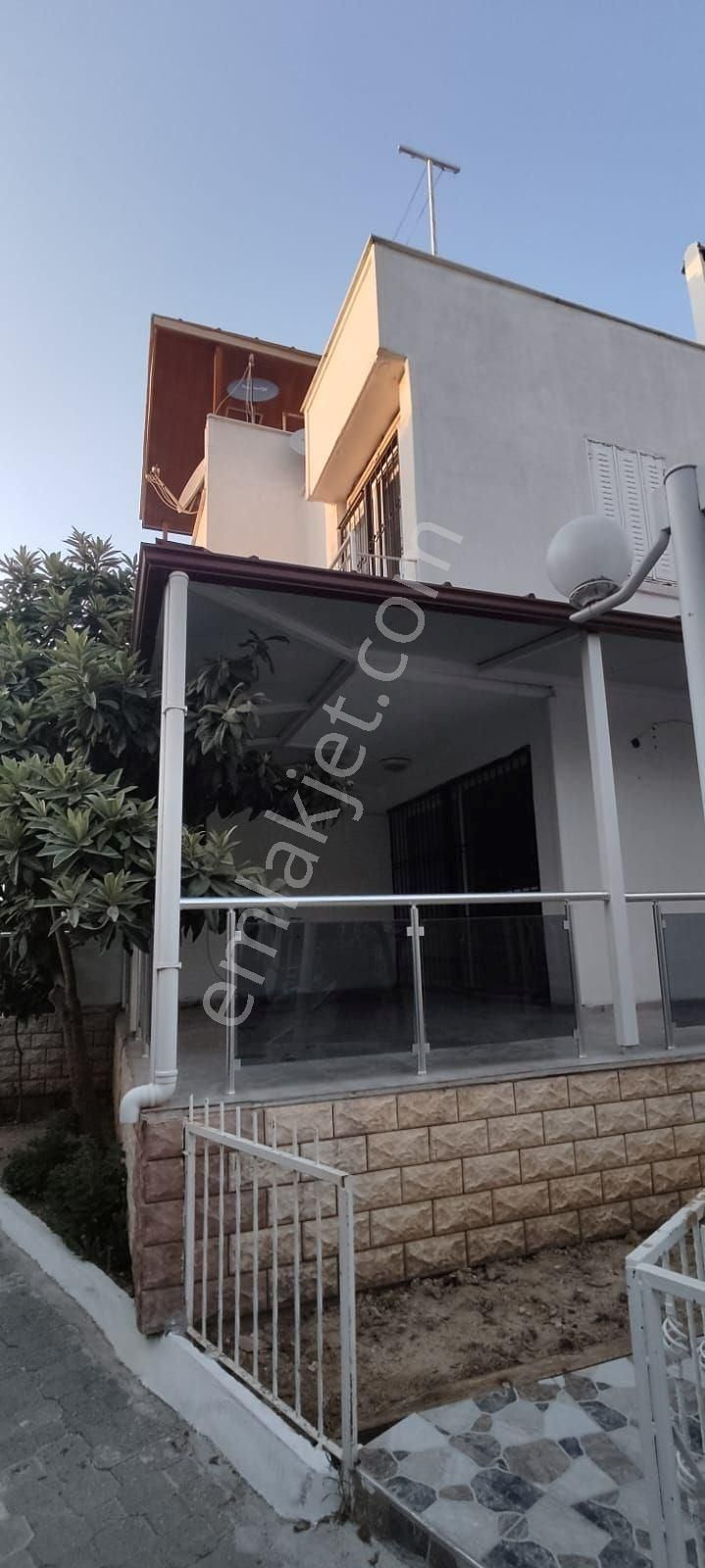 Aydın Kuşadası Deniz Manzaralı Kiralık Villa Kuşadasında AVM lere yakın, Denize 300metre 3+1 Kiralık