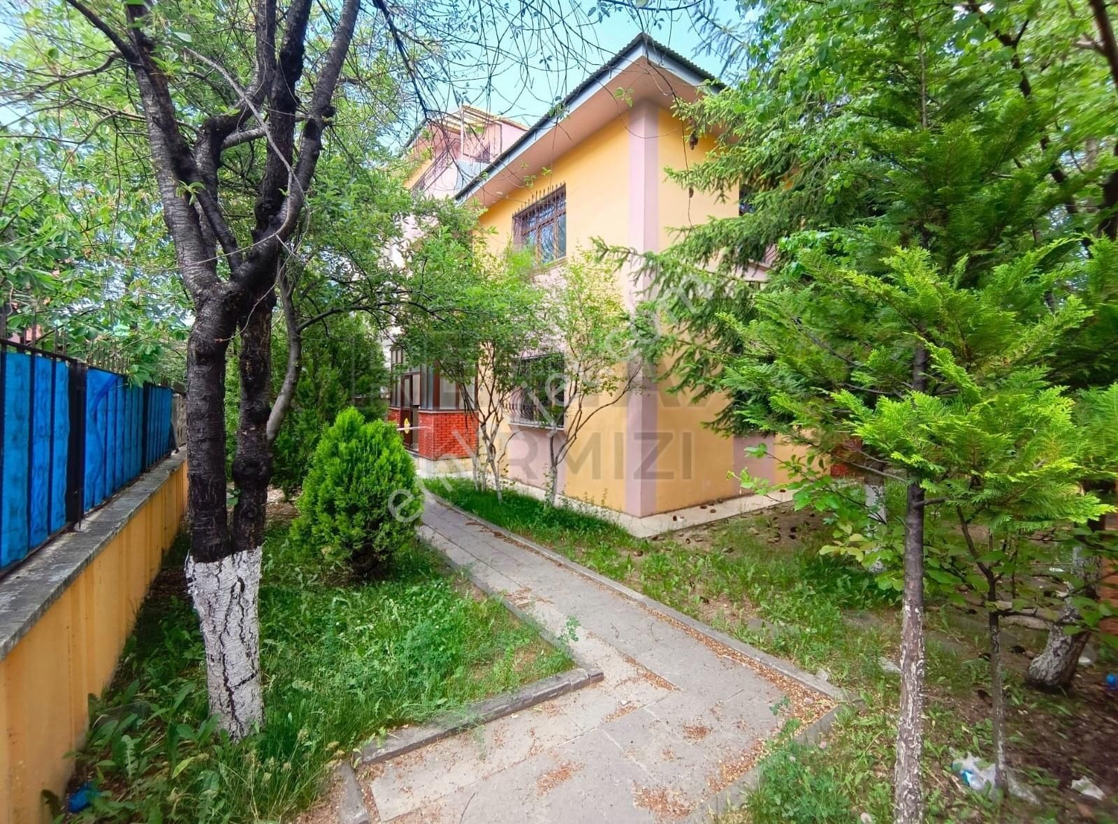 Palandöken Adnan Menderes Satılık Villa Re/max Kırmızı'dan Yıldızkent'te Satılık 5+1 Tripleks Villa