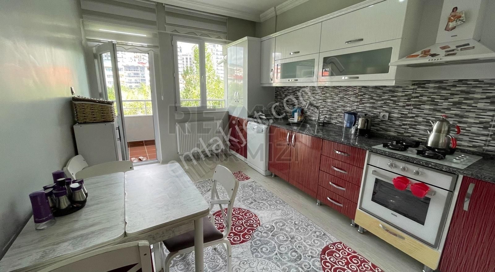 Yakutiye Ömer Nasuhi Bilmen Satılık Daire Re/max Kırmızı'dan Kurtderesinde Satılık 6+1 Dubleks Daire