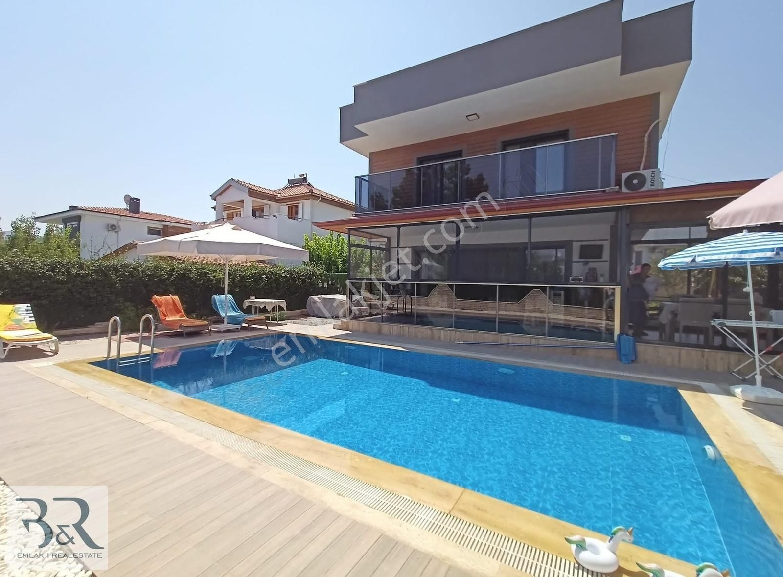 Kuşadası Karaova Satılık Villa Denizmanzaralı Müstakil 6+1 500m2 Arsa İçinde Özel Havuzlu Villa