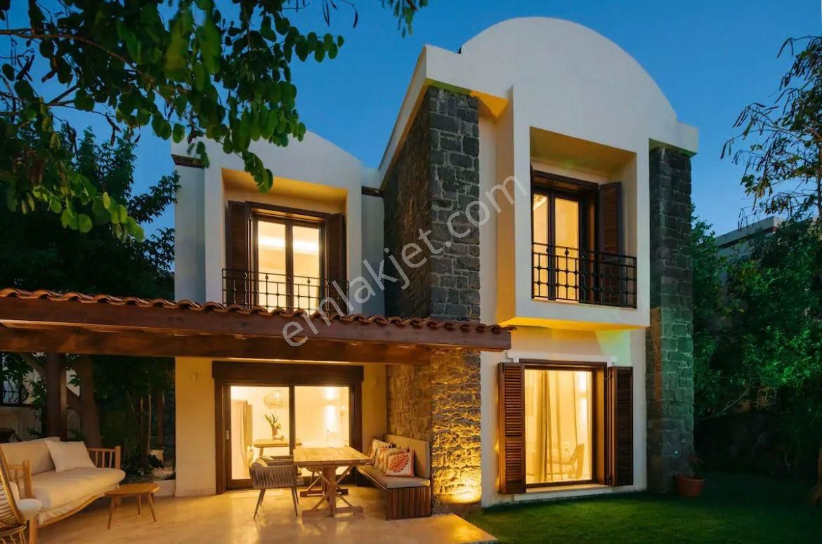 Bodrum Küçükbük Satılık Villa  Gündoğan Küçükbük Site İçi Özel Plaj Müstakil Manzaralı Villa