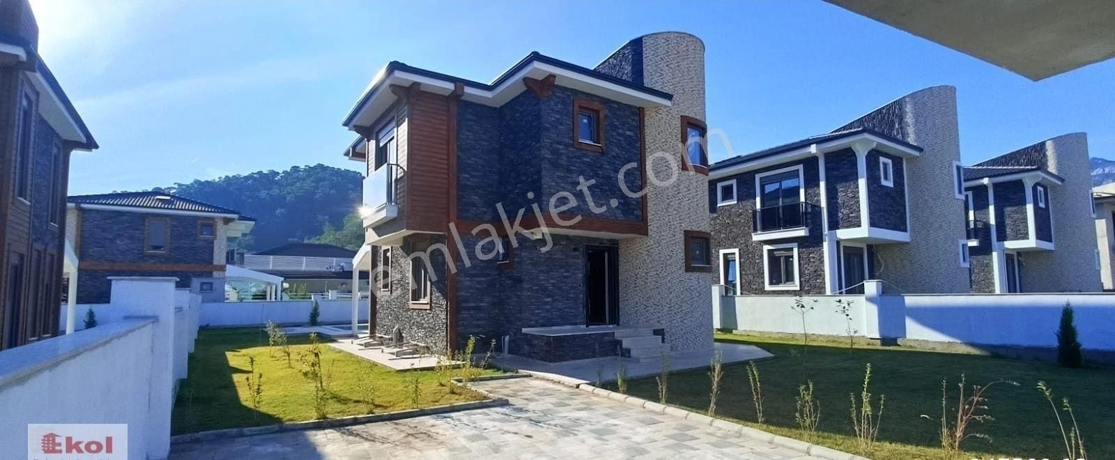 Kemer Yeni Satılık Villa Kemer Merkezde Satılık Müstakil Havuzlu 4+1 Villa