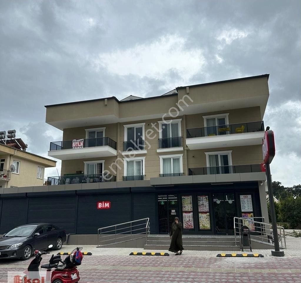 Kemer Arslanbucak Satılık Daire KEMER ARSLANBUCAK'TA CADDE ÜZERİ SATILIK 2+1 DAİRE