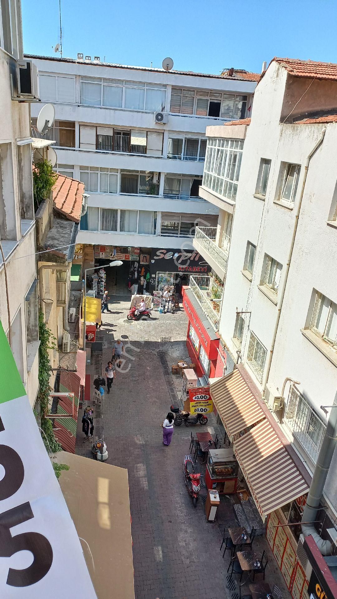 Karşıyaka Alaybey Kiralık Daire kiralik daire karsiyaka mahsur çarşı içinde akbankinyaninda 2+1 80 metre aşan sözlü 4 kat sobalı dai