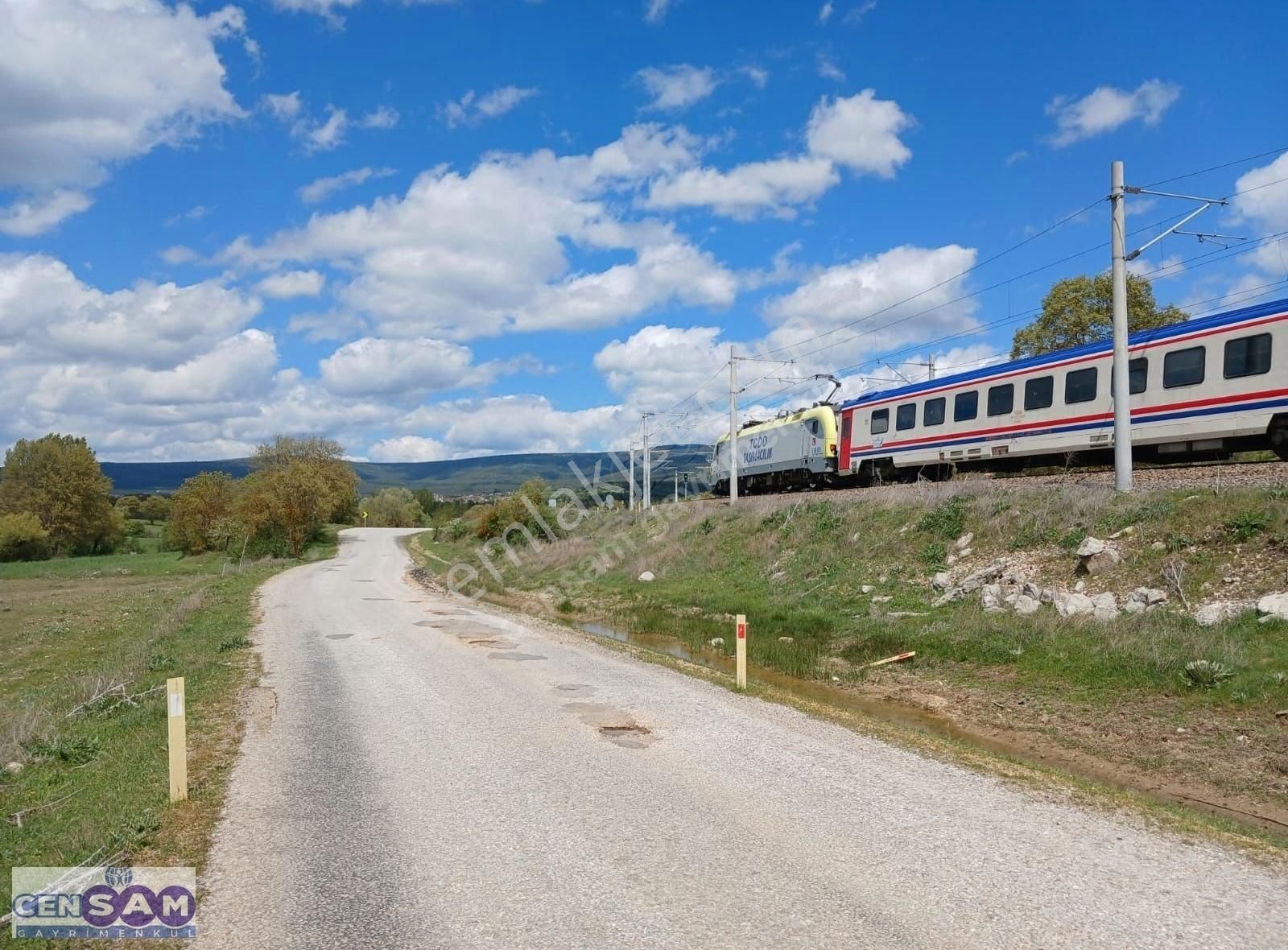 Dursunbey Reşadiye Satılık Tarla Balıkesir Dursunbey'de 253 M2 Sanayi Bölgesinde Fırsat Arazi !