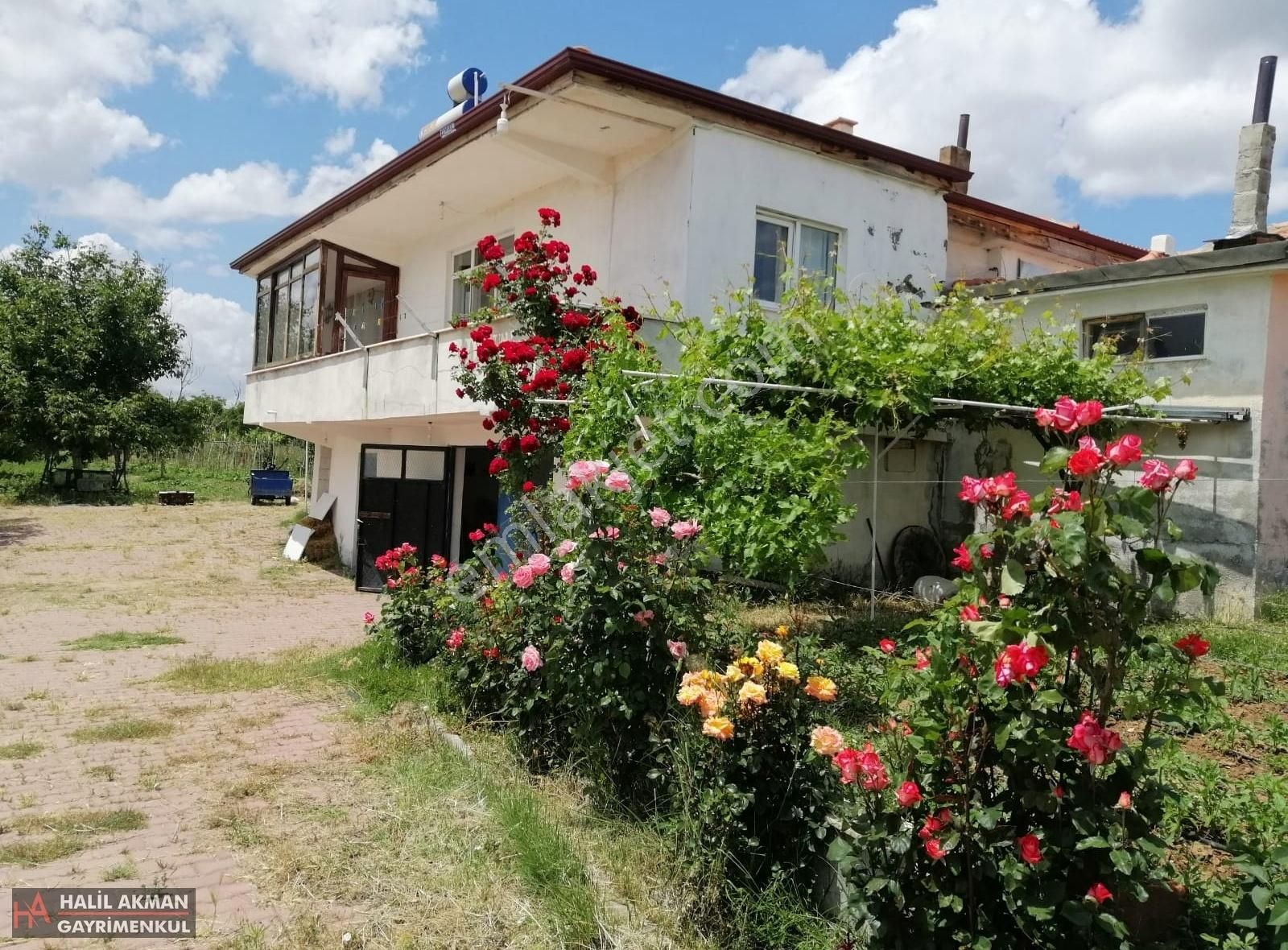 Kaman Ömerhacılı Köyü (Yeni) Satılık Çiftlik Evi KIRŞEHİR KAMAN'DA İÇİNDE 2 KATLI EVİ OLAN HARİKA CEVİZ TARLASI