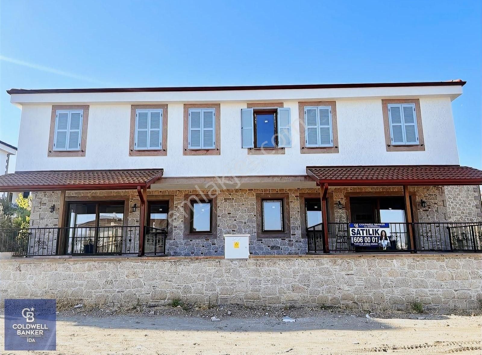 Ayvalık Küçükköy Satılık Villa Küçükköy'de Otel Girişimi İçin İdeal 5+1 Tripleks İkiz Villa