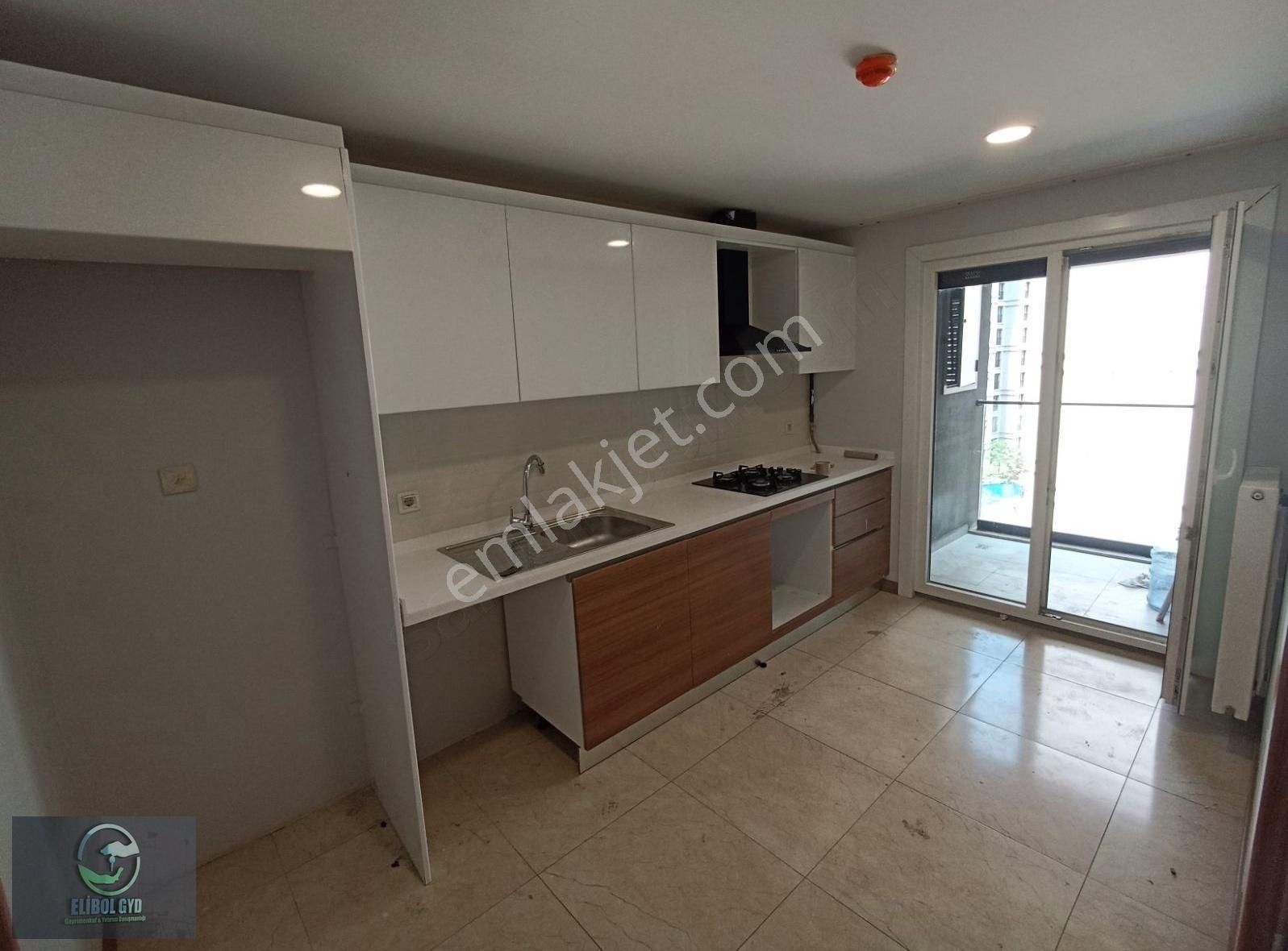 Zeytinburnu Sümer Satılık Daire LOCAMAHAL SİTESİNDE 1+1 SATILIK DAİRE