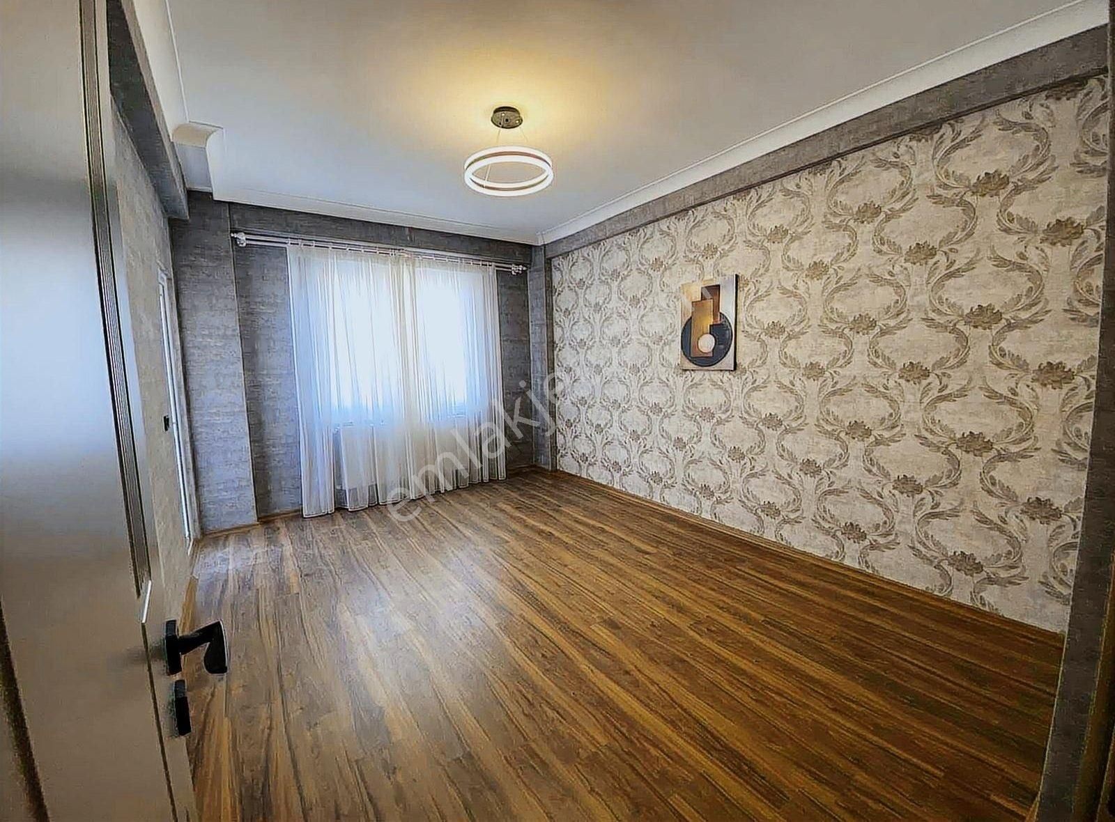 Karaköprü Batıkent Satılık Daire CADDE 17 EMLAKTAN SATILIK 2+0 LÜKS DAİRE