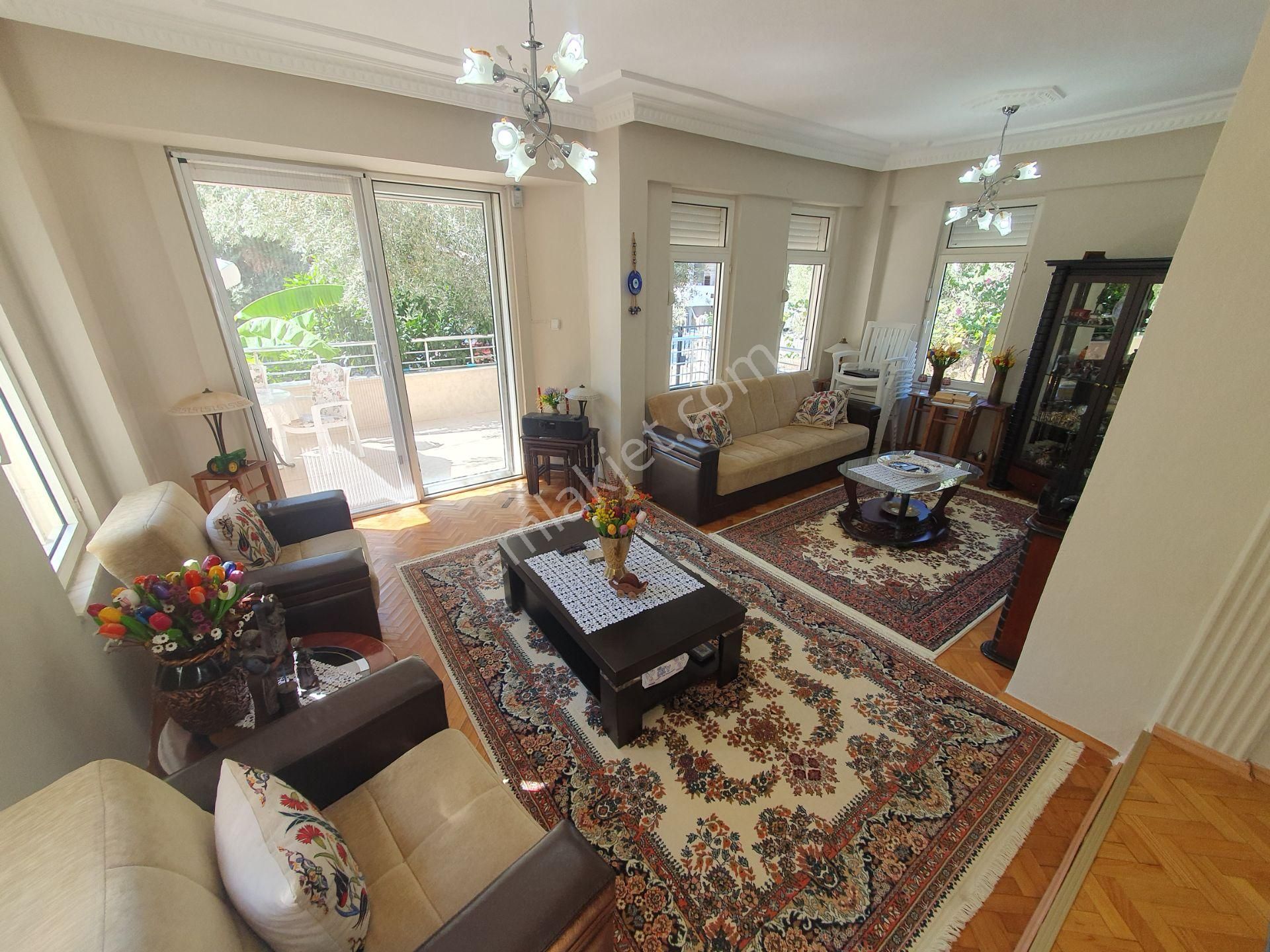 Altınoluk İlkbahar'dan 300m2 Arsa İçinde Tam Bağımsız Merkeze Denize Yakın 6+1 Triplex Villa - Görsel 7