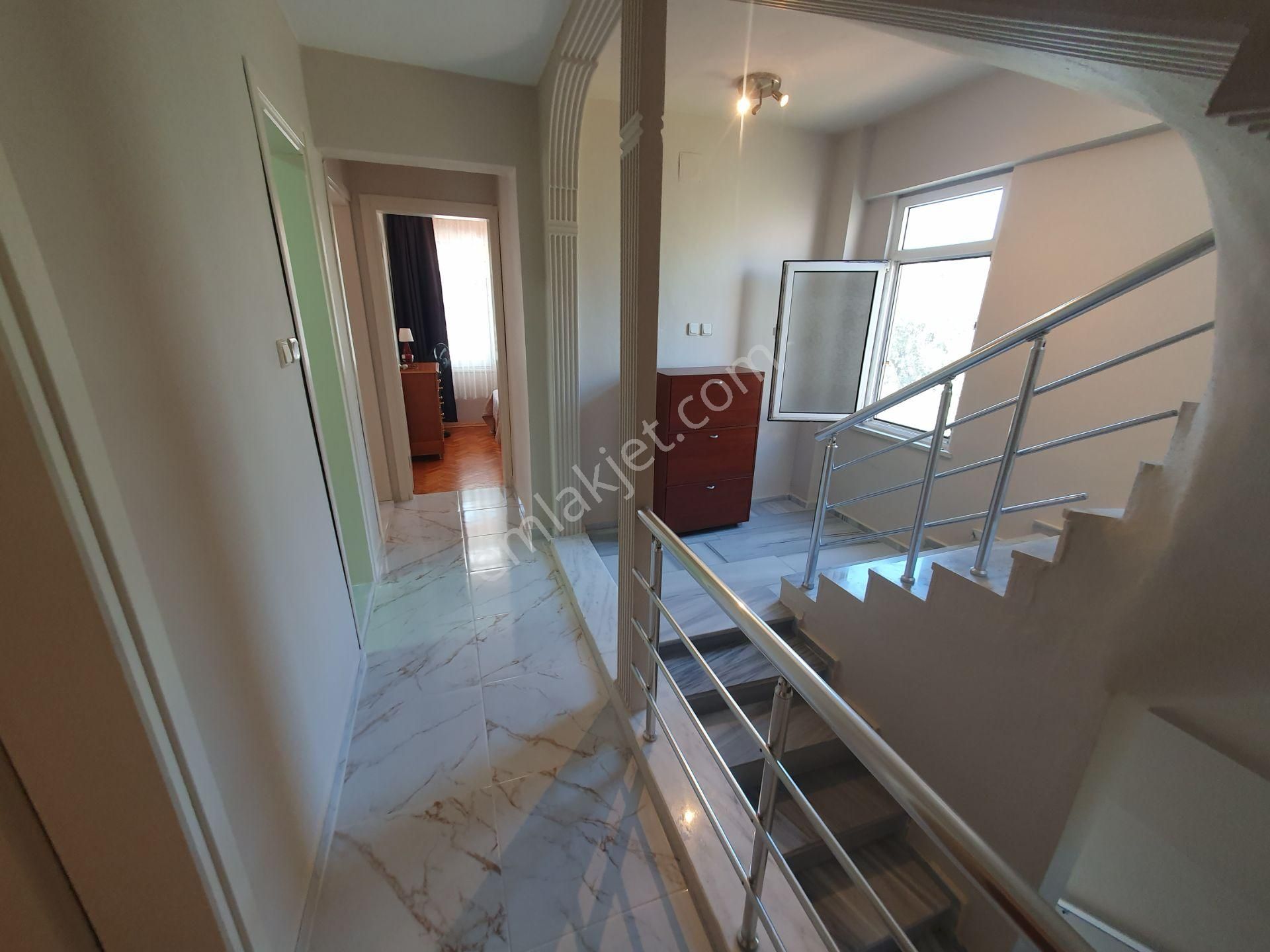 Altınoluk İlkbahar'dan 300m2 Arsa İçinde Tam Bağımsız Merkeze Denize Yakın 6+1 Triplex Villa - Görsel 23