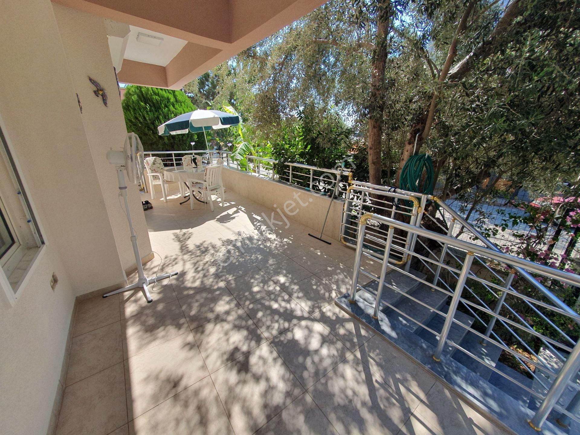 Altınoluk İlkbahar'dan 300m2 Arsa İçinde Tam Bağımsız Merkeze Denize Yakın 6+1 Triplex Villa - Görsel 13