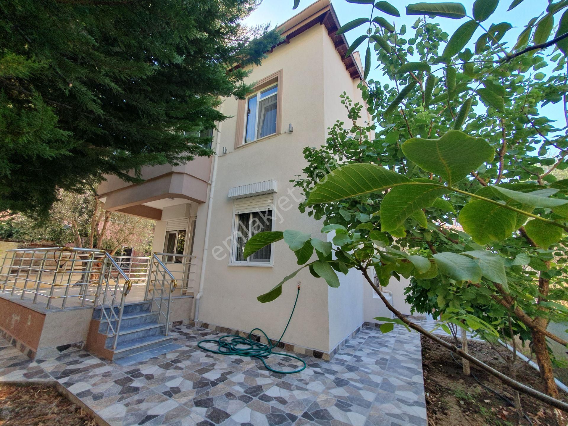 Altınoluk İlkbahar'dan 300m2 Arsa İçinde Tam Bağımsız Merkeze Denize Yakın 6+1 Triplex Villa - Görsel 44