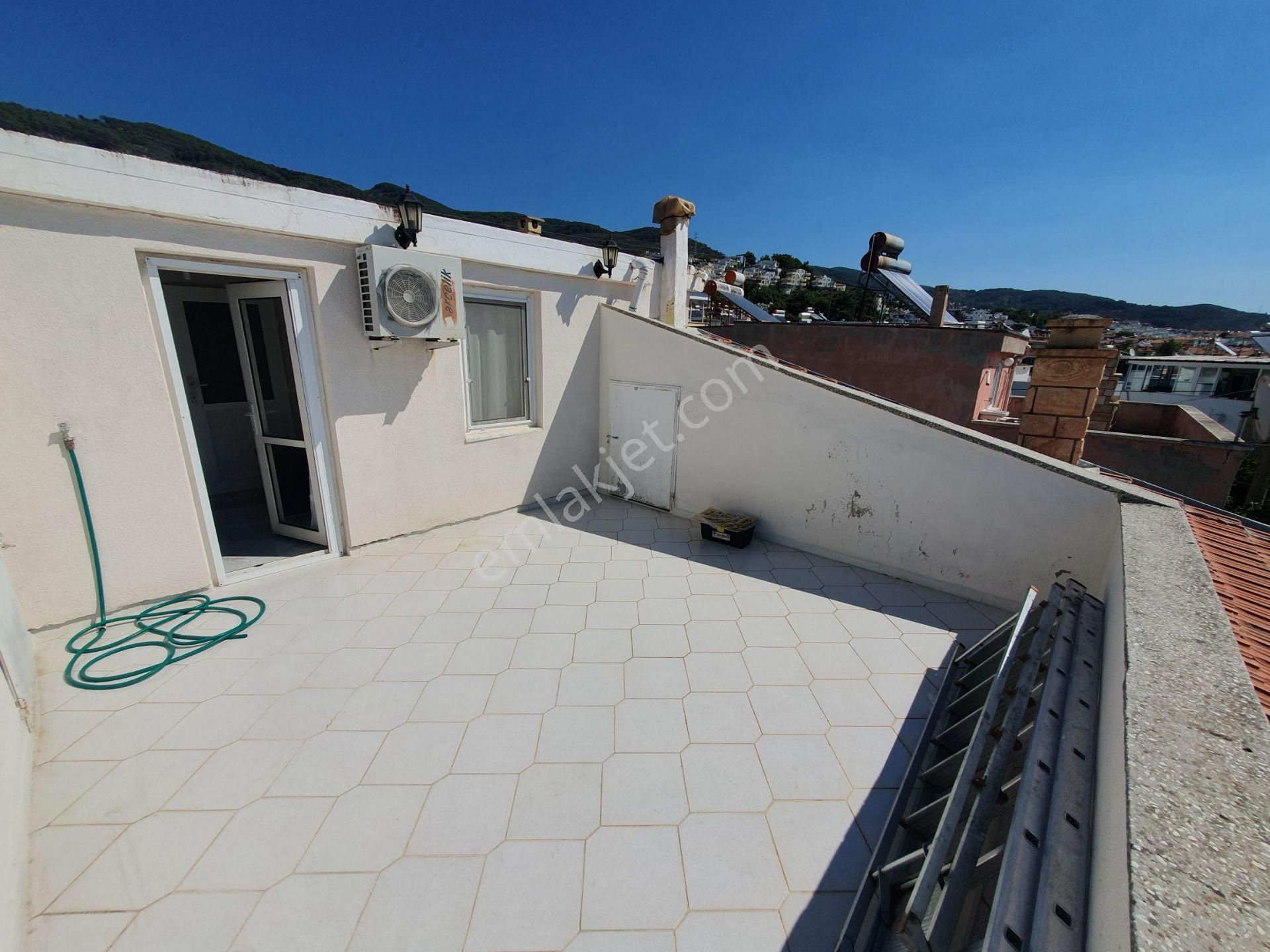 Altınoluk İlkbahar'dan 300m2 Arsa İçinde Tam Bağımsız Merkeze Denize Yakın 6+1 Triplex Villa - Görsel 40