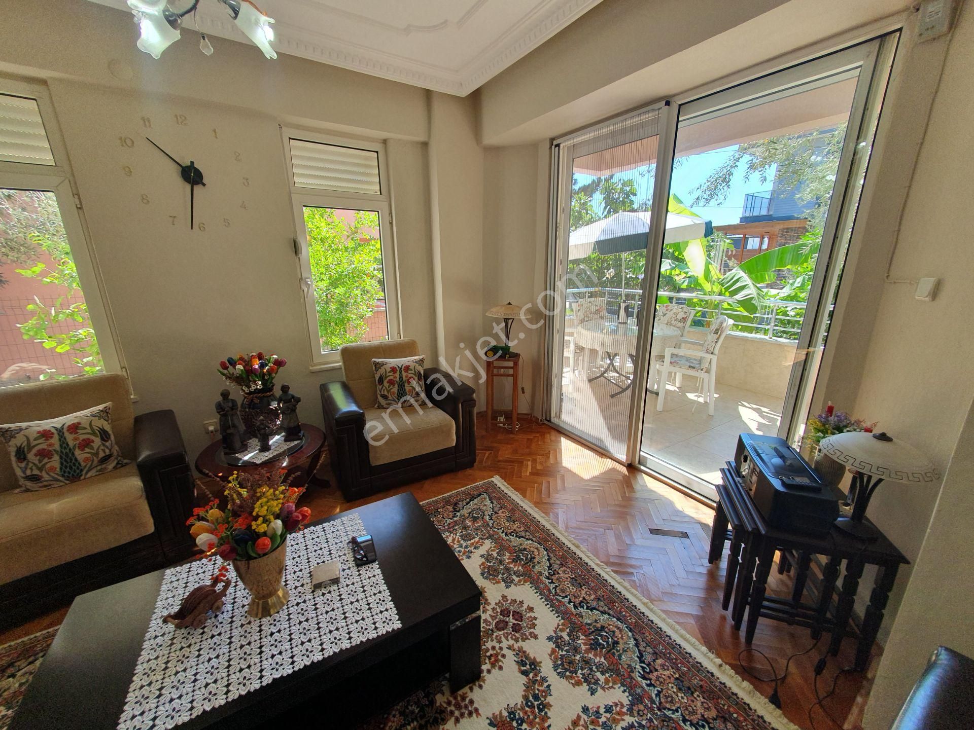 Altınoluk İlkbahar'dan 300m2 Arsa İçinde Tam Bağımsız Merkeze Denize Yakın 6+1 Triplex Villa - Görsel 9