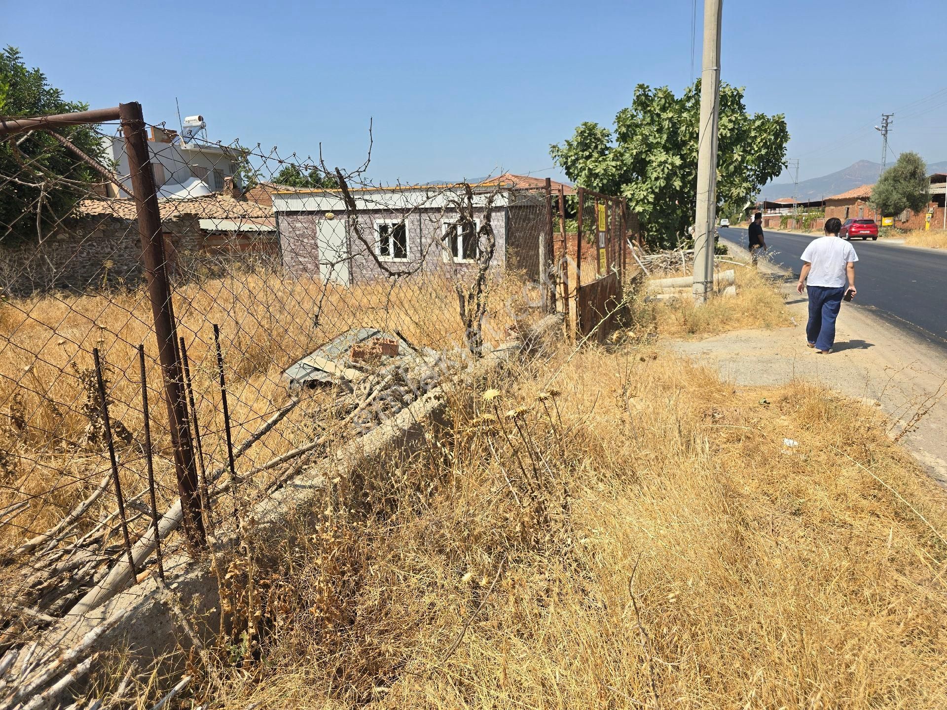 Tire Gökçen Satılık Konut İmarlı Tire Kahratta De Yola Cepheli 2 Kat İmarlı Arsa