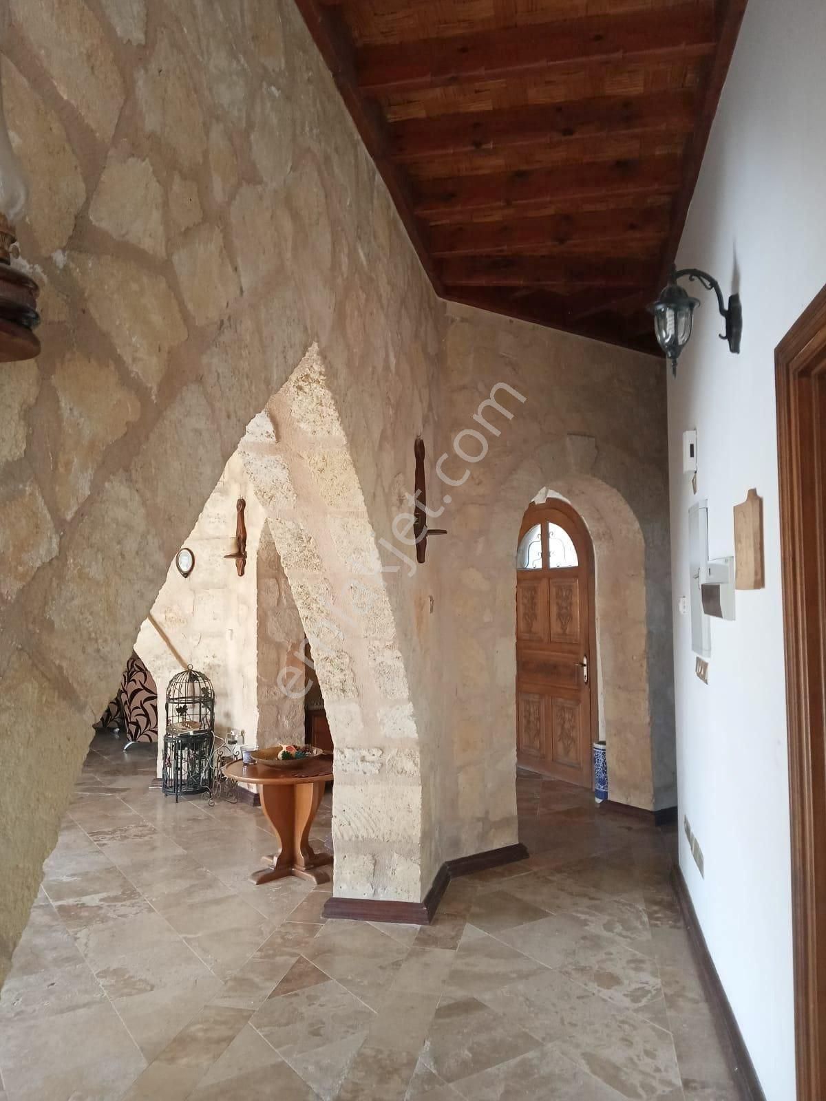 Girne Karşıya Da 4+1 Eşyalı Satılık Villa - Görsel 3