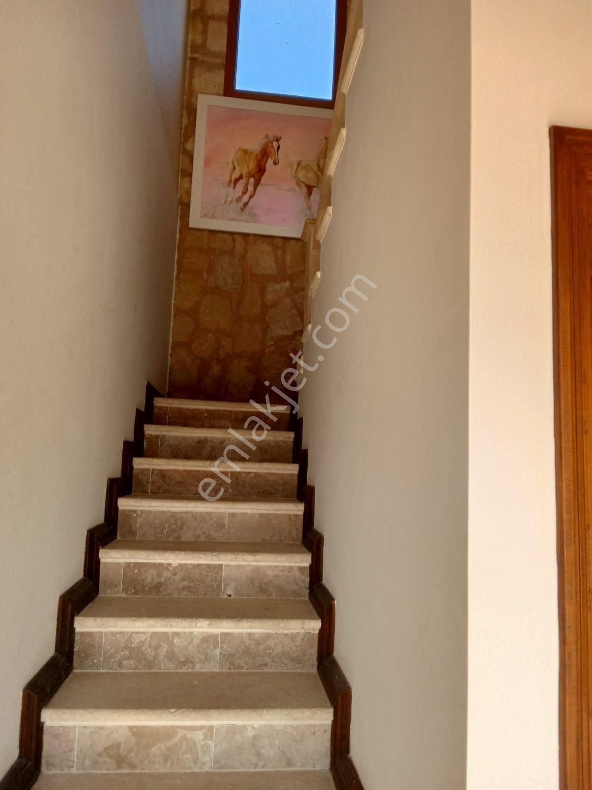 Girne Karşıya Da 4+1 Eşyalı Satılık Villa - Görsel 14