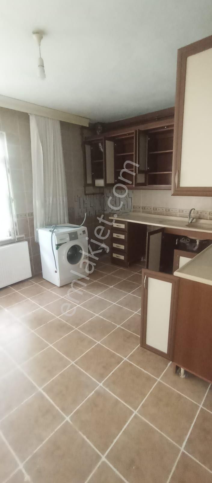 Esenyurt Atatürk Kiralık Daire KIRAÇ YÜRÜYÜŞ YOLUNDA DEV DAİRE 