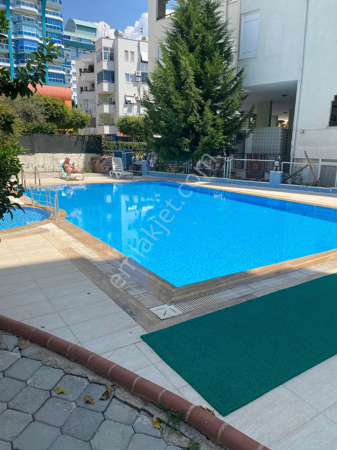 Alanya Mahmutlar Kiralık Daire MAHMUTLAR MAHALLESİ'NDE KİRALIK MERKEZİ KONUMDA CADDEDE 2+1 DUBLEX DAİRE