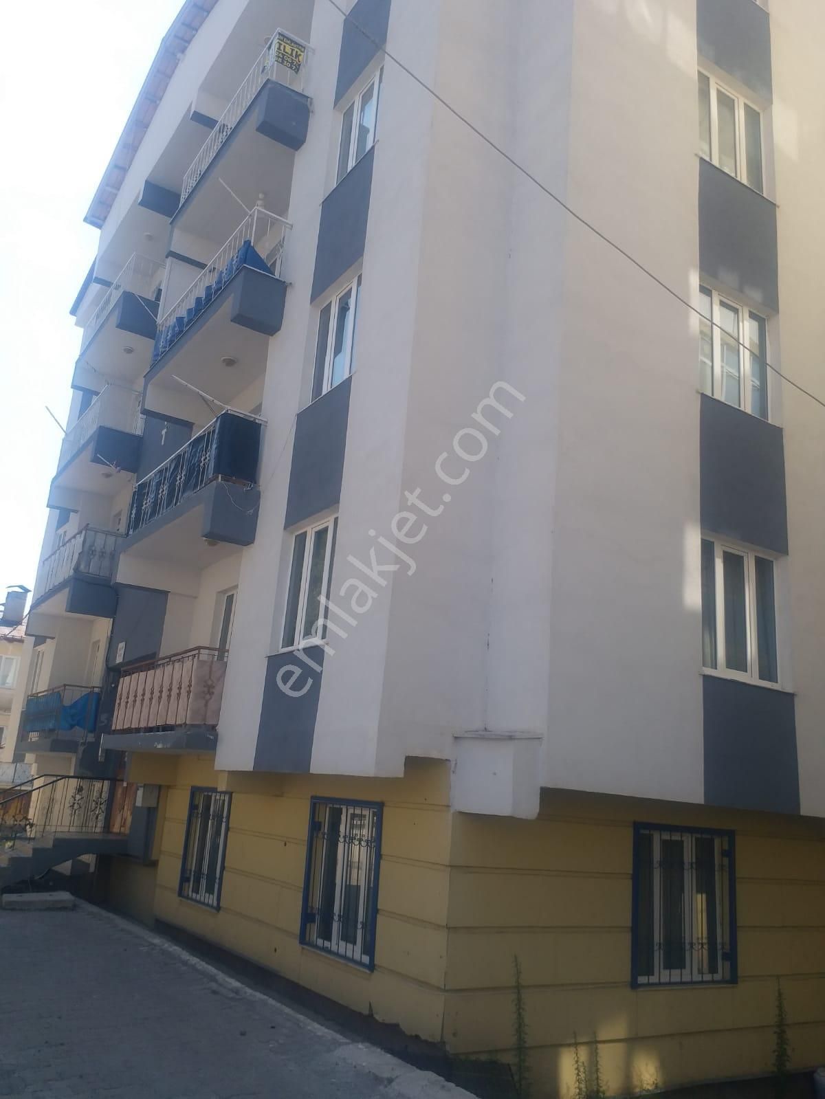 Zara Yenicamii Satılık Daire  ZARA MERKEZDE 3+1 SATILIK DAİRE