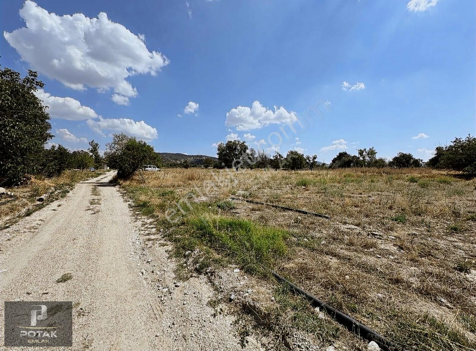 Burdur Merkez Askeriye Köyü (Aşağı Tekkeönü) Satılık Tarla BURDUR MERKEZ KIŞLA MAHALLESİ 5900m² SATILIK YOLA CEPHELİ TARLA