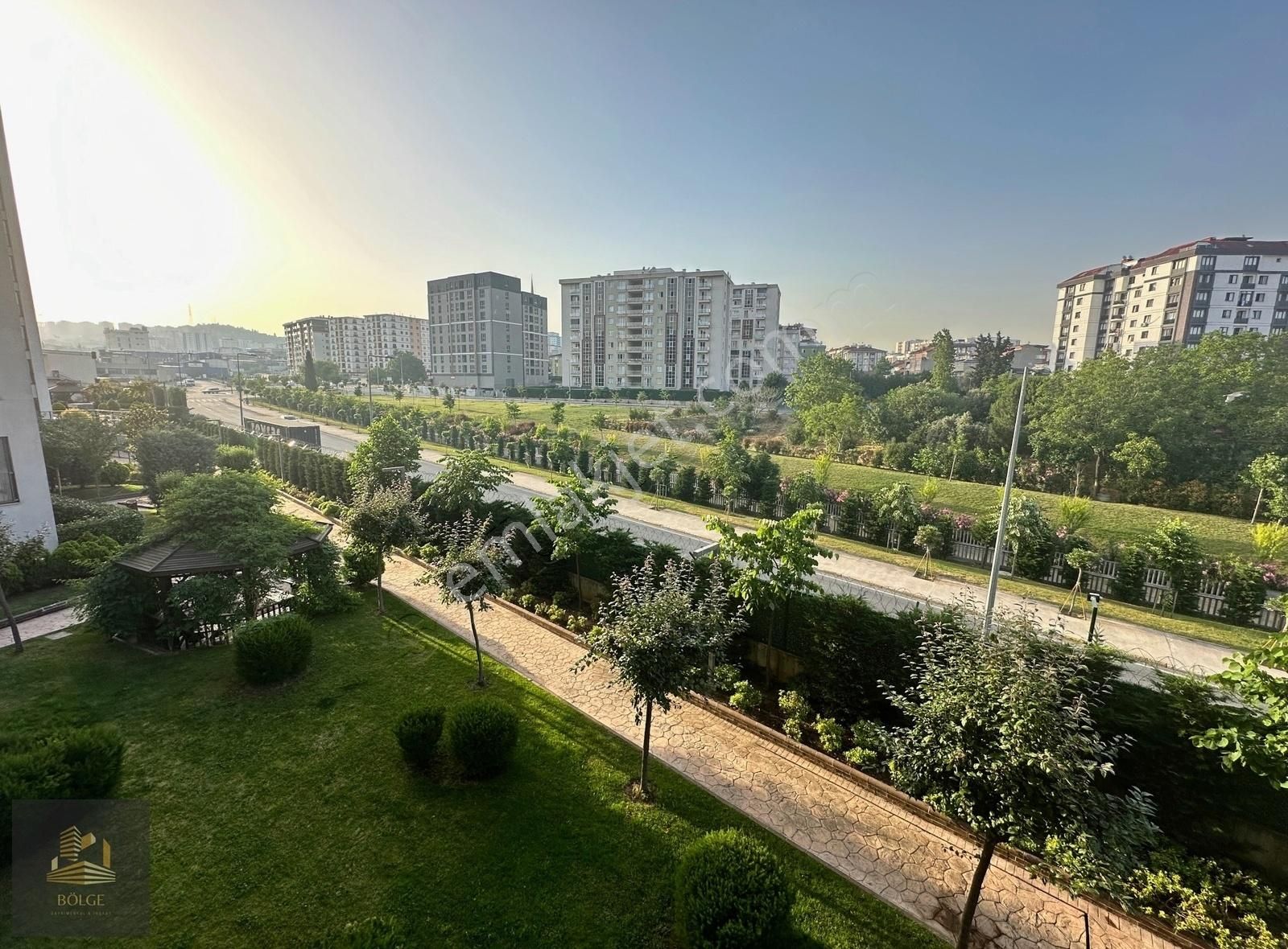 Pendik Esenler Satılık Daire BÖLGE EMLAK'TAN ONDÖRTÜÇ PENDİK SİTESİNDE LÜKS DİZAYNLI 2+1